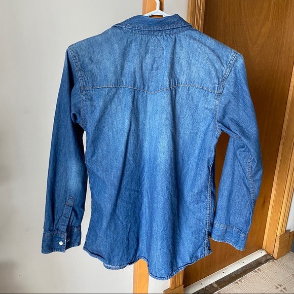 Levi’s Denim Button-Up Shirt - Picture 5 of 6